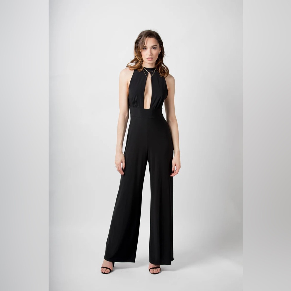 NWT Wide Leg Keyhole Front Fleabag Jumpsuit in Black